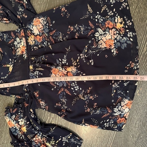 LUCKY brand sheer floral cold shoulder top size small - Picture 6 of 13